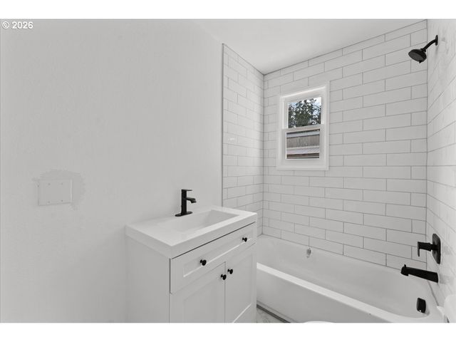 6725 Se MABEL Ave, Milwaukie, OR 97267