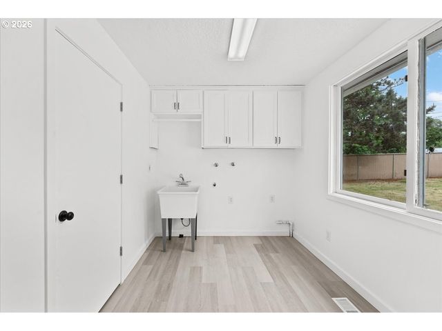 6725 Se MABEL Ave, Milwaukie, OR 97267