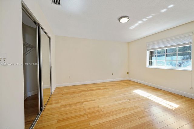 8881 NW 189th Ter, Hialeah, FL 33018