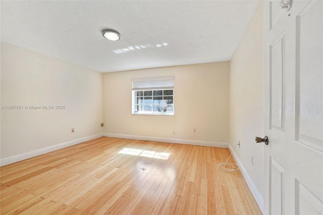 8881 NW 189th Ter, Hialeah, FL 33018