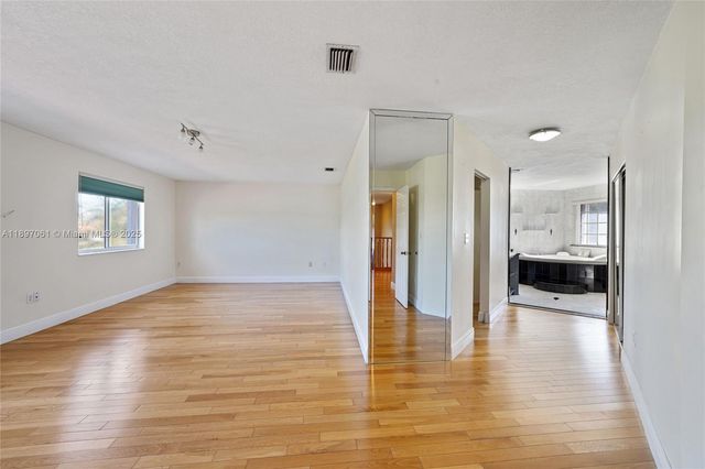 8881 NW 189th Ter, Hialeah, FL 33018