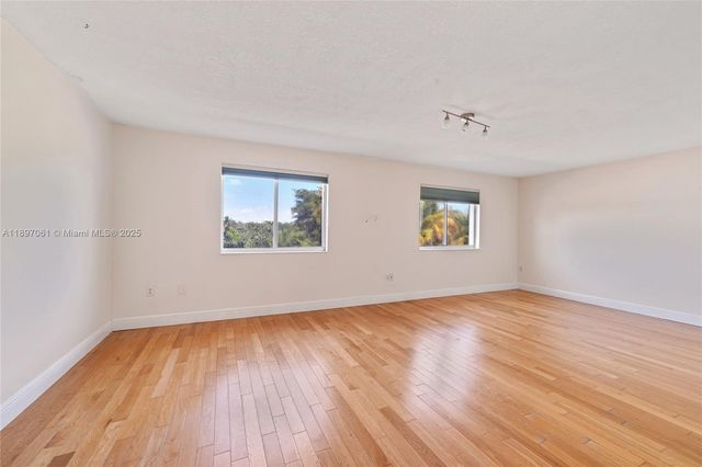 8881 NW 189th Ter, Hialeah, FL 33018