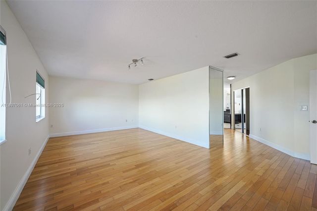 8881 NW 189th Ter, Hialeah, FL 33018