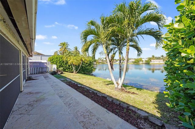 8881 NW 189th Ter, Hialeah, FL 33018
