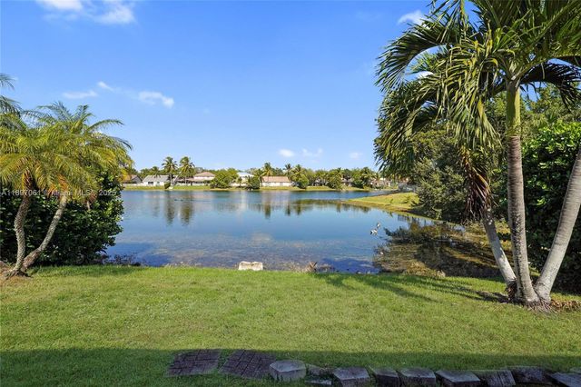 8881 NW 189th Ter, Hialeah, FL 33018