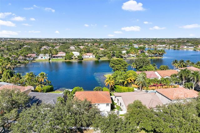 8881 NW 189th Ter, Hialeah, FL 33018