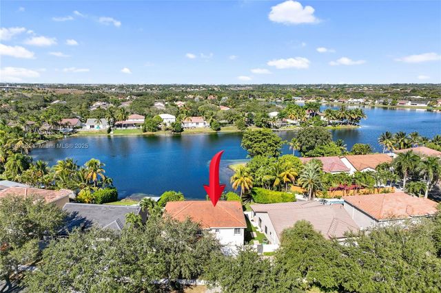 8881 NW 189th Ter, Hialeah, FL 33018