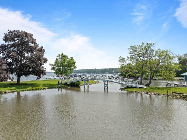 W3314 Burr Oak DRIVE, Lake Geneva, WI 53147