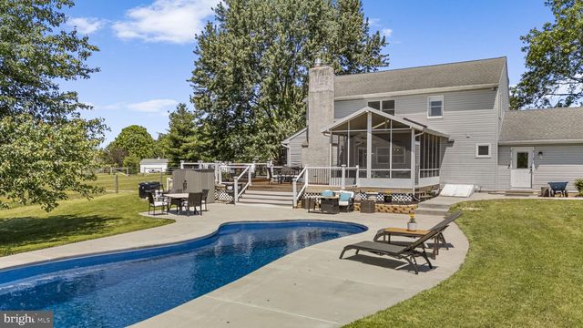 624 FAGLEYSVILLE RD, Perkiomenville, PA 18074