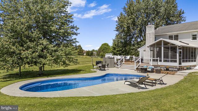 624 FAGLEYSVILLE RD, Perkiomenville, PA 18074