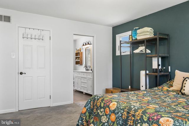 624 FAGLEYSVILLE RD, Perkiomenville, PA 18074