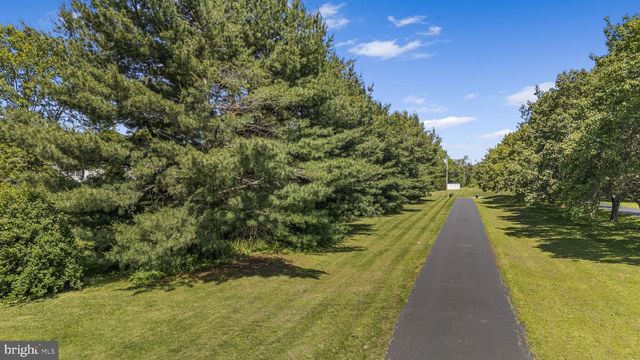 624 FAGLEYSVILLE RD, Perkiomenville, PA 18074
