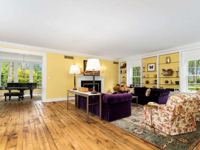 875 Country Club Road, St. Charles, IL 60174