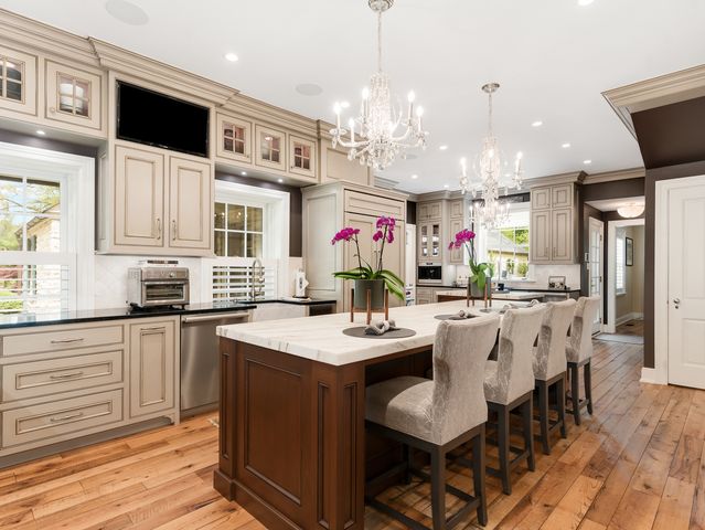 875 Country Club Road, St. Charles, IL 60174