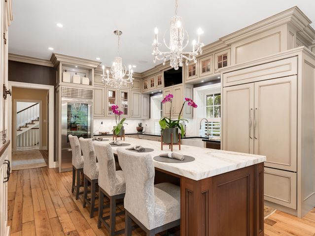 875 Country Club Road, St. Charles, IL 60174