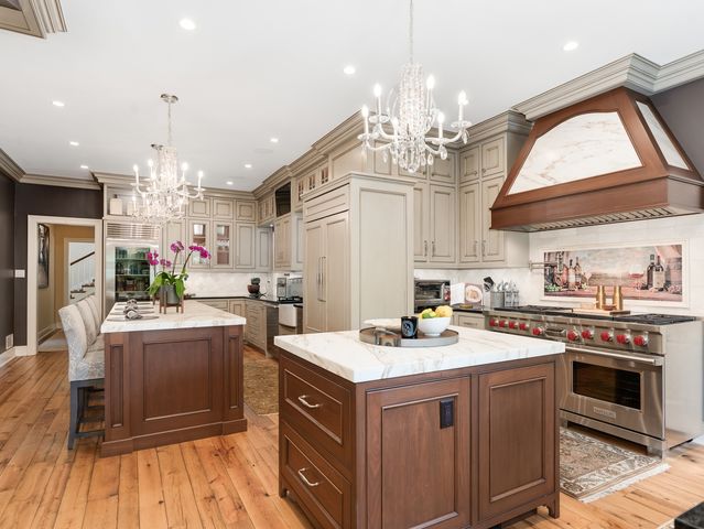 875 Country Club Road, St. Charles, IL 60174