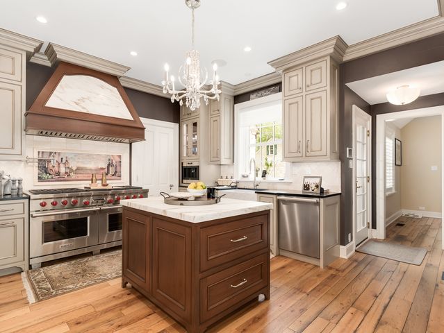 875 Country Club Road, St. Charles, IL 60174