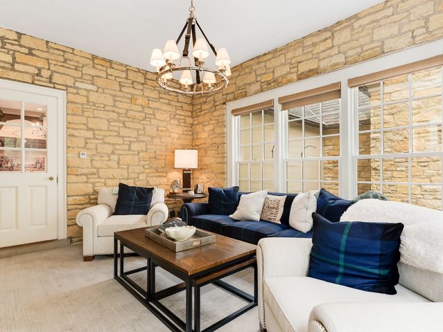 875 Country Club Road, St. Charles, IL 60174