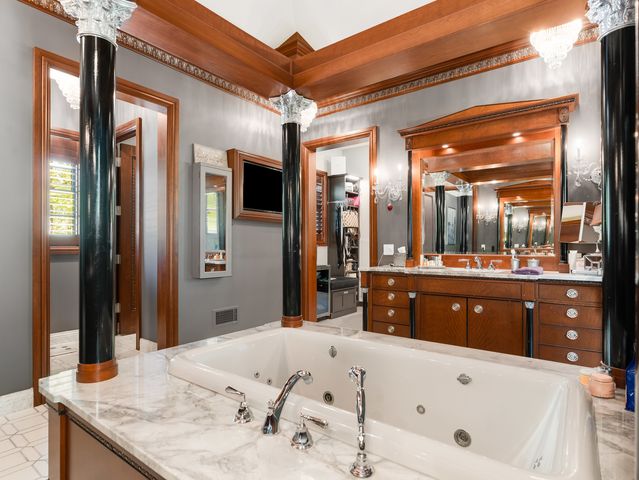 875 Country Club Road, St. Charles, IL 60174