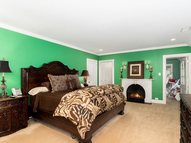 875 Country Club Road, St. Charles, IL 60174