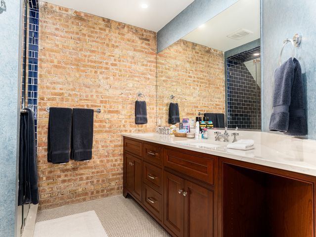 875 Country Club Road, St. Charles, IL 60174