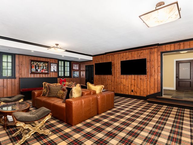 875 Country Club Road, St. Charles, IL 60174
