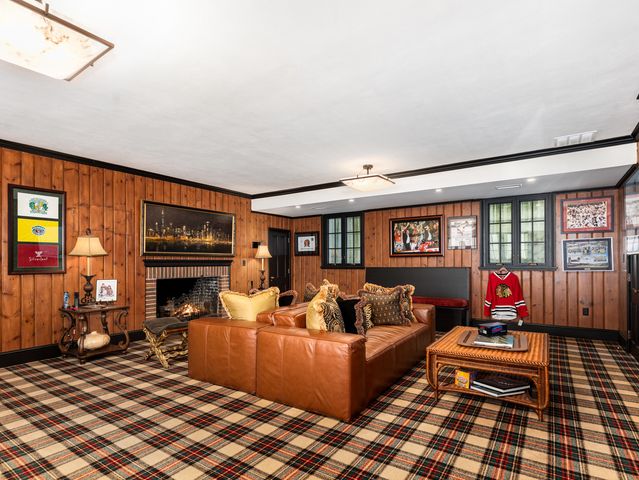 875 Country Club Road, St. Charles, IL 60174