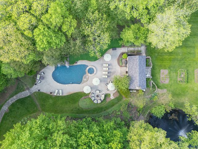 875 Country Club Road, St. Charles, IL 60174