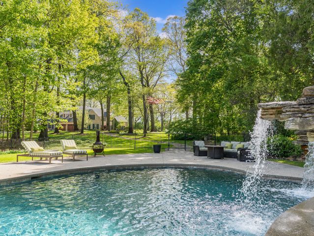 875 Country Club Road, St. Charles, IL 60174