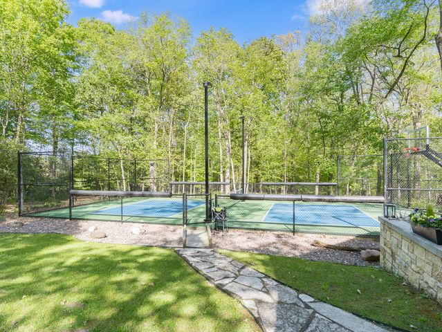 875 Country Club Road, St. Charles, IL 60174