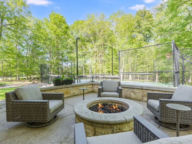 875 Country Club Road, St. Charles, IL 60174