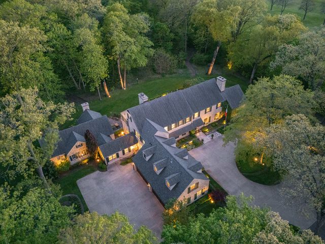 875 Country Club Road, St. Charles, IL 60174