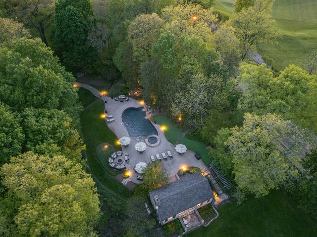 875 Country Club Road, St. Charles, IL 60174