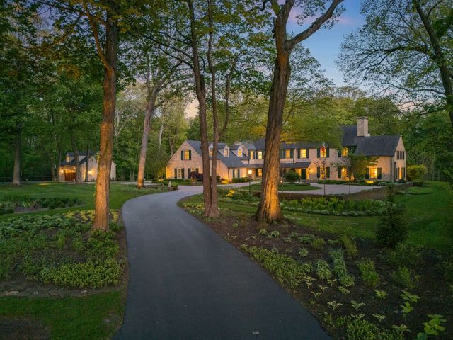 875 Country Club Road, St. Charles, IL 60174