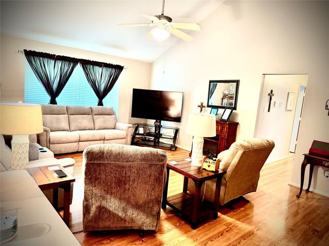 189 Wakefield Lane, Wharton, TX 77488