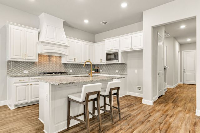 8313 Cotton Belt Lane, North Richland Hills, TX 76182