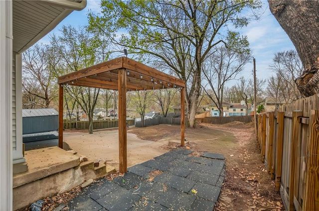 1604 67th Street, Kansas City, MO 64118