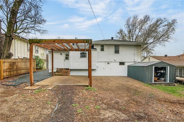 1604 67th Street, Kansas City, MO 64118