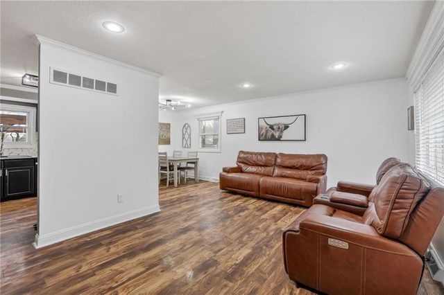 1604 67th Street, Kansas City, MO 64118