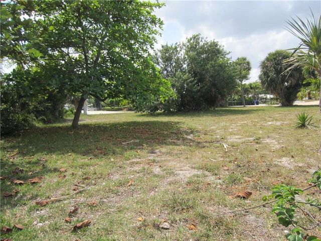 239 Hibiscus Ave, Lauderdale By The Sea, FL 33308