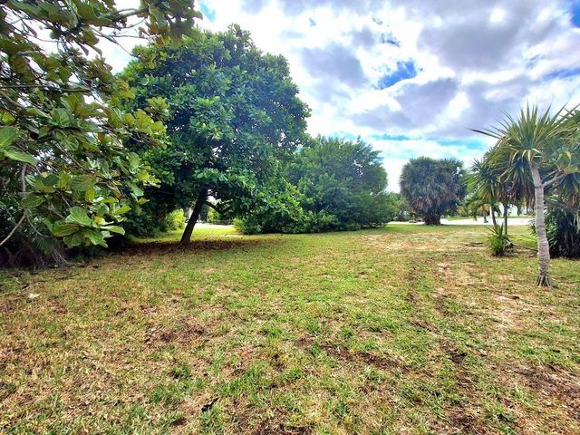 239 Hibiscus Ave, Lauderdale By The Sea, FL 33308