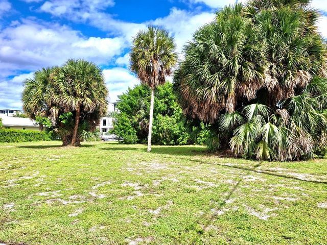 239 Hibiscus Ave, Lauderdale By The Sea, FL 33308