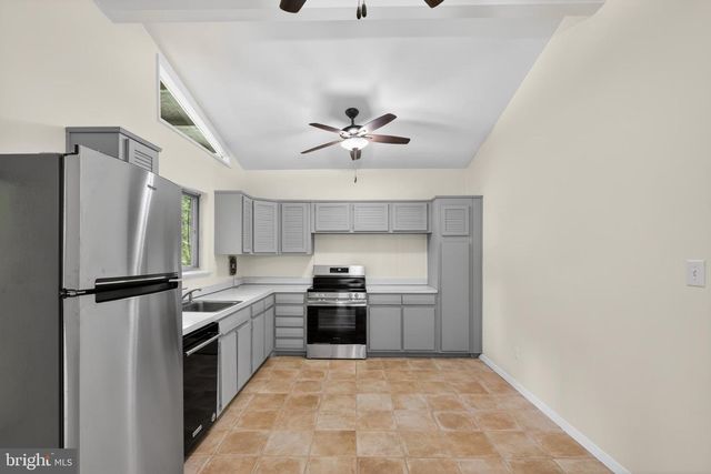 7818 GLENISTER DR, Springfield, VA 22152