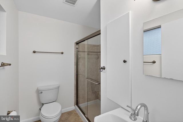 7818 GLENISTER DR, Springfield, VA 22152