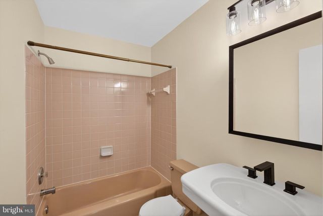 7818 GLENISTER DR, Springfield, VA 22152