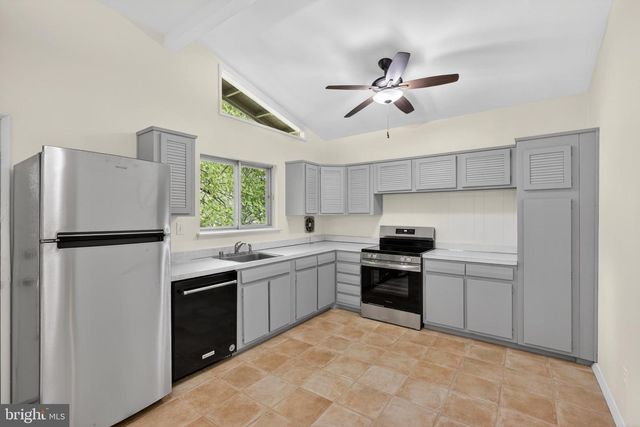 7818 GLENISTER DR, Springfield, VA 22152