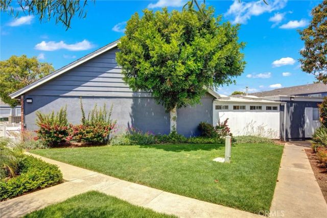 153 Lexington, Costa Mesa, CA 92626