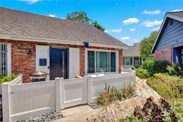 153 Lexington, Costa Mesa, CA 92626