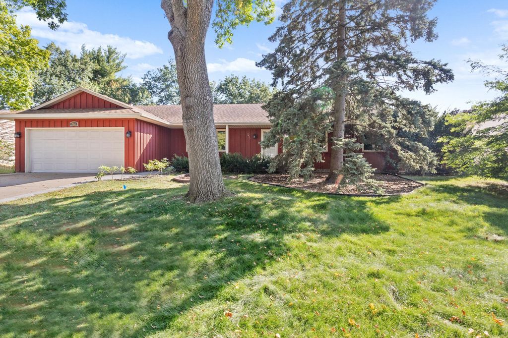 7433 W 105th Street, Bloomington, MN 55438