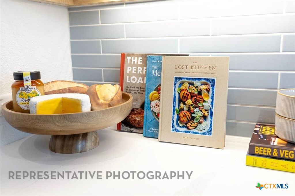 Image 7 of property listing at 255 White Oak, Castroville, TX 78009